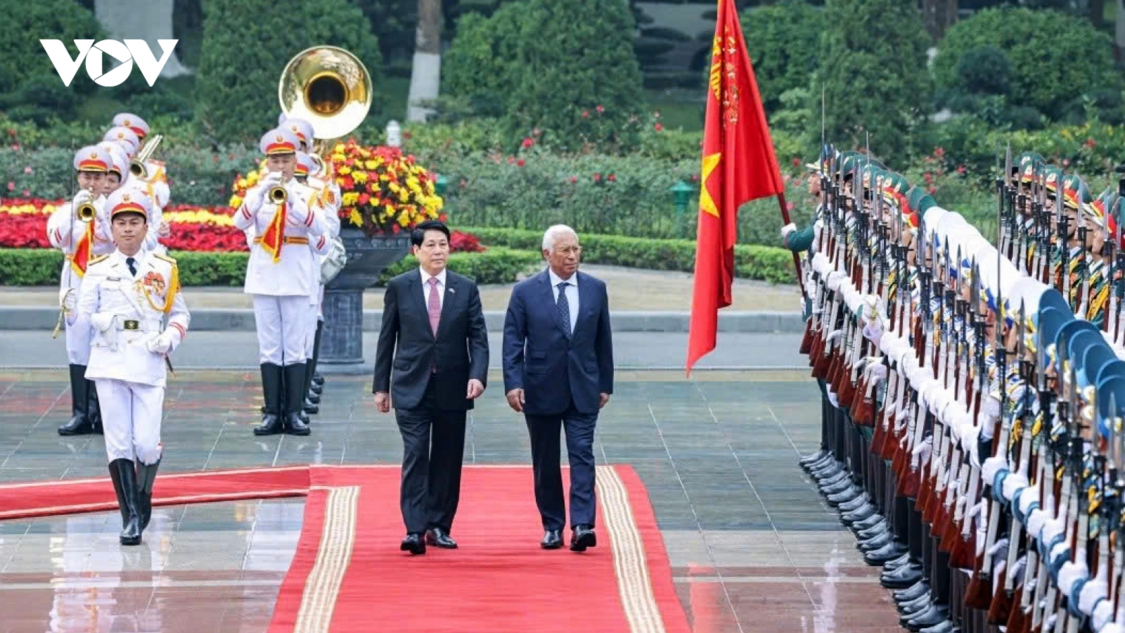 EC President Antonio Costa warmly welcomed in Hanoi on Vietnam visit